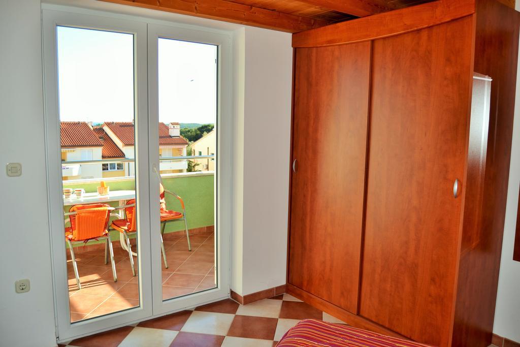 Apartments Green Village Premantura Cameră foto