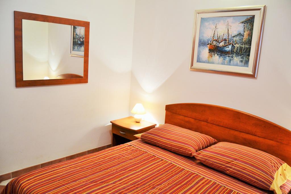 Apartments Green Village Premantura Cameră foto